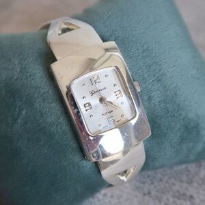 Vintage Geneva Platinum-Style Cuff Watch – Model 7046 LC – Japan Movement